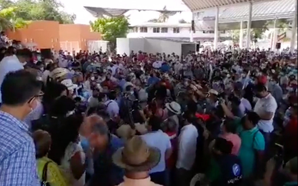 Félix en Zihuatanejo dijo que toro para adelante