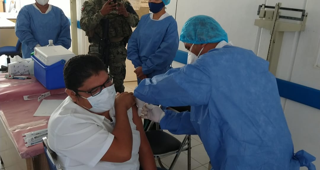 Vacunación contra Covid-19 va al 99%, según titular de Salud en Guerrero