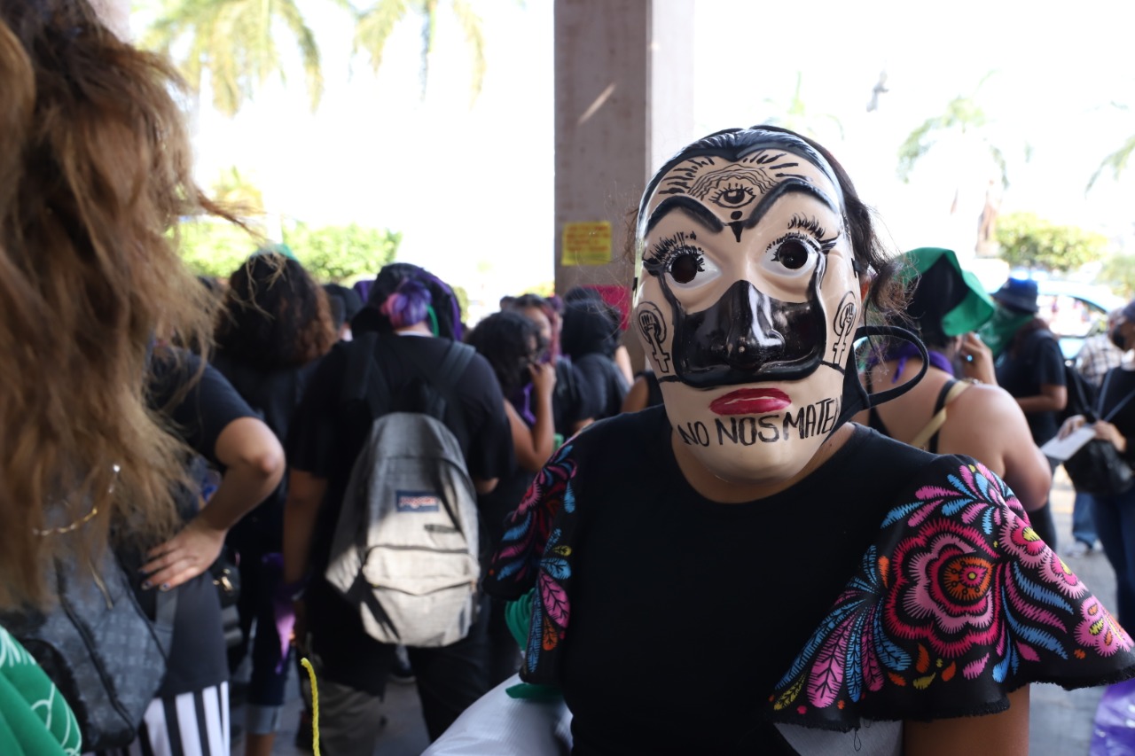 Oposición «infiltró gente» en la marcha de mujeres: Andrés Manuel López Obrador