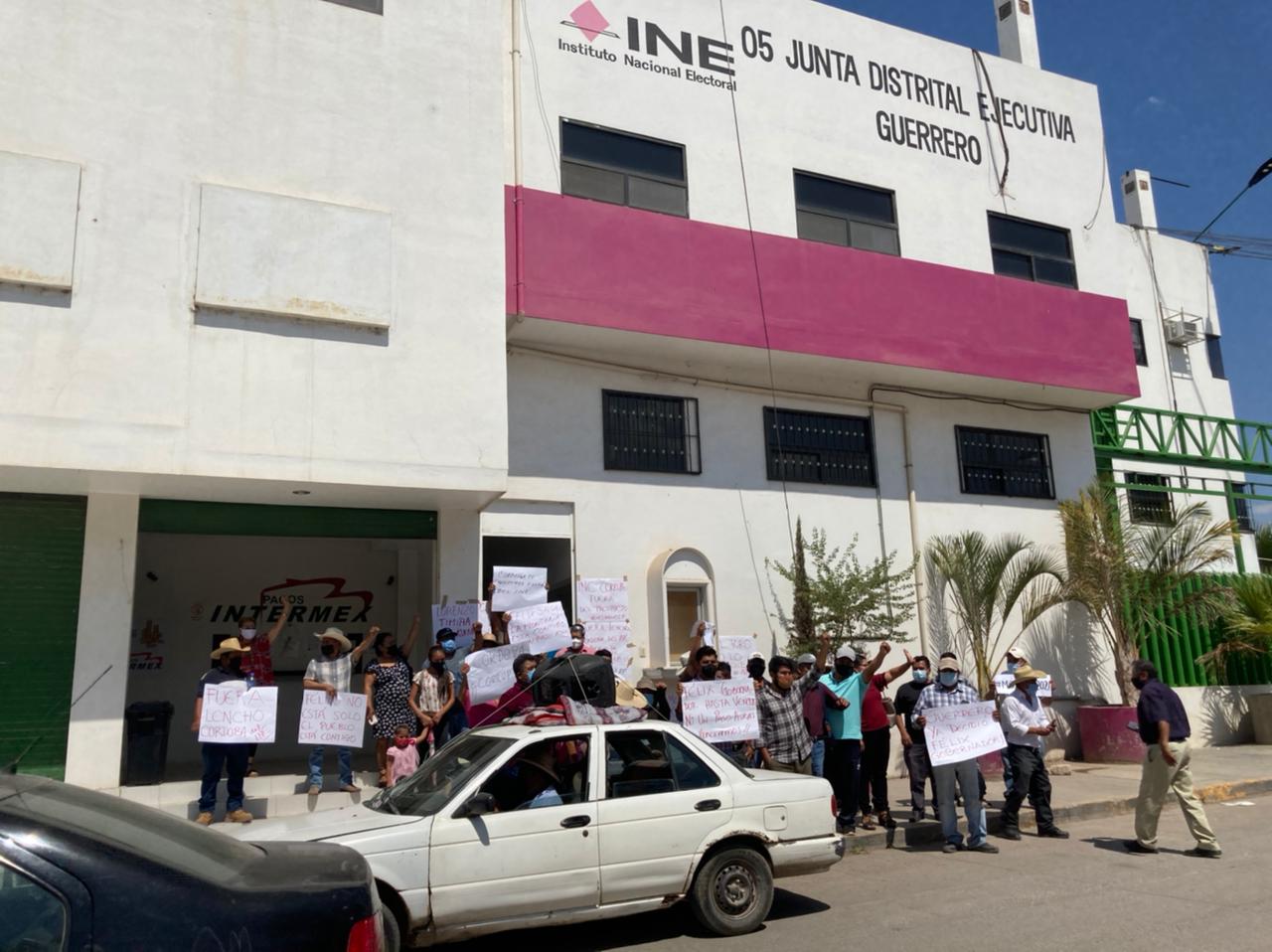 Félix Salgado Macedonio: se movilizan simpatizantes en ciudades principales de Guerrero donde hay sedes del INE