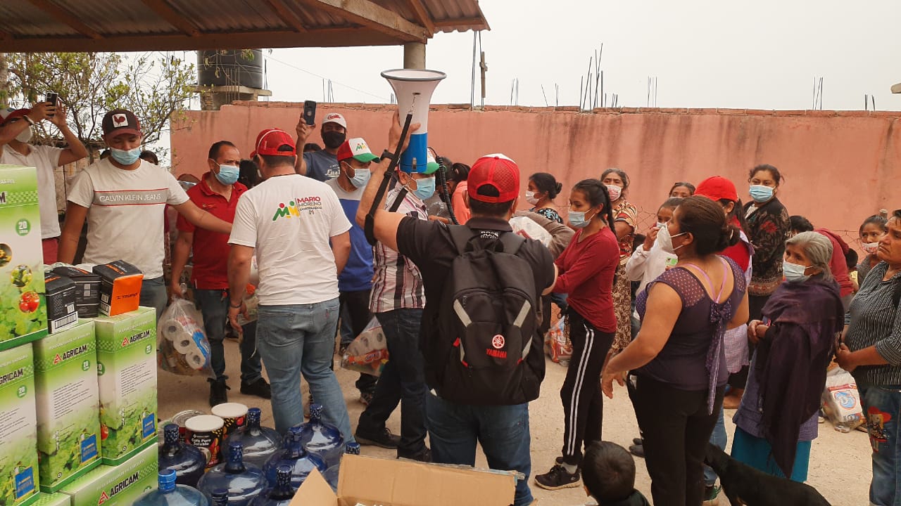 Denuncian entrega de despensas con logotipo de la campaña de la coalición PRI-PRD en Llanos de Tepoxtepec