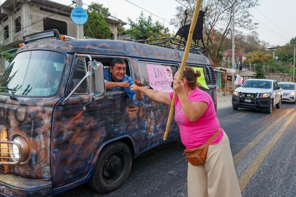 Félix Salgado Macedonio, caravana al INE, Acá entre nos y Pero te va a arrepetir