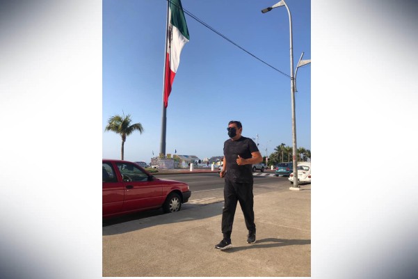 Félix Salgado Macedonio señala que vivirá 100 años, ante versiones que tuvo un desvanecimiento en la mega marcha en Acapulco