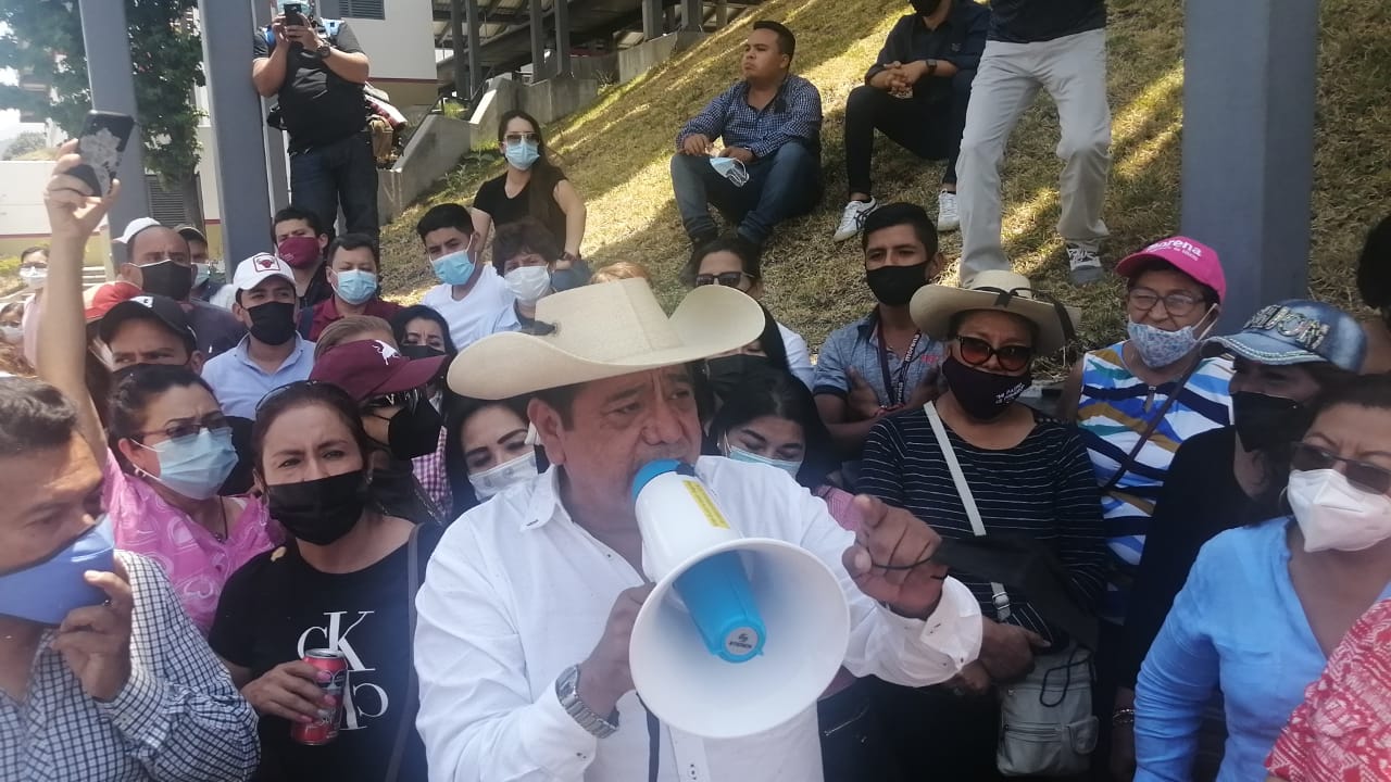 “Félix, le vamos a demostrar al INE que no te quiere para gobernador y te vamos a hacer presidente de la República”, le dice simpatizante
