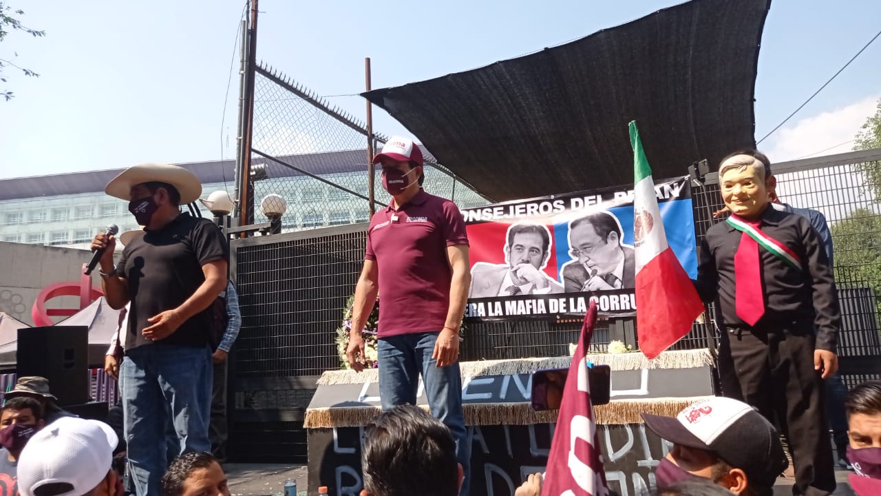 Dirigentes de Morena y Félix Salgado celebran el funeral del INE