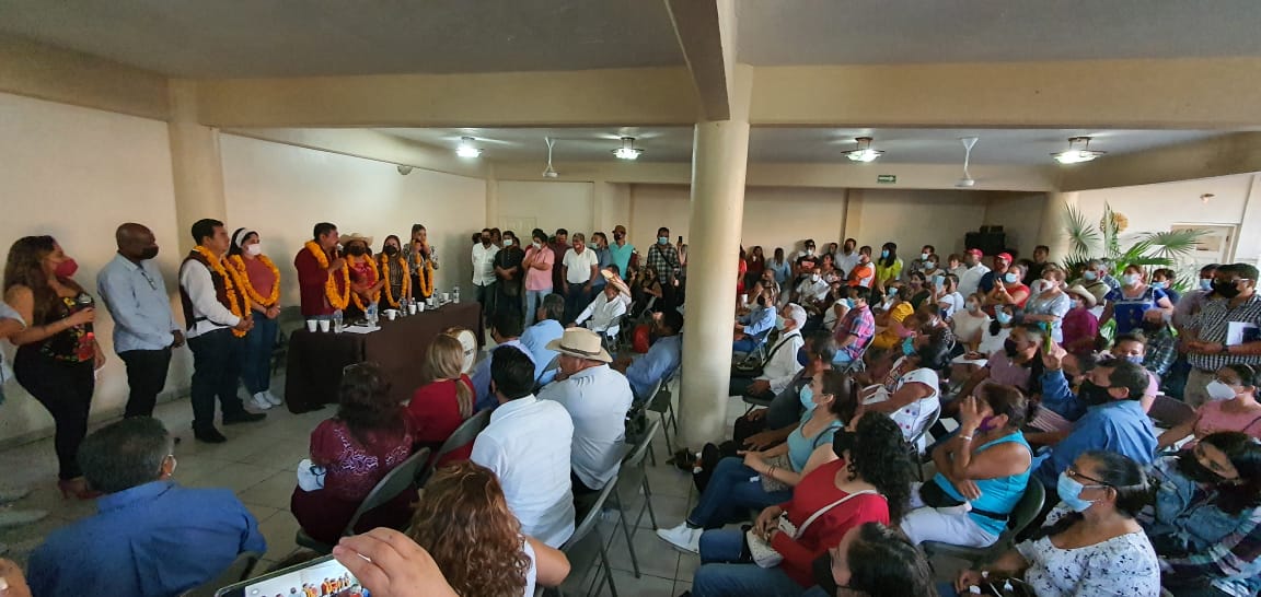 «Sigan construyendo la democracia, vamos a ganar», dice Félix a líderes de colonias y comunidades