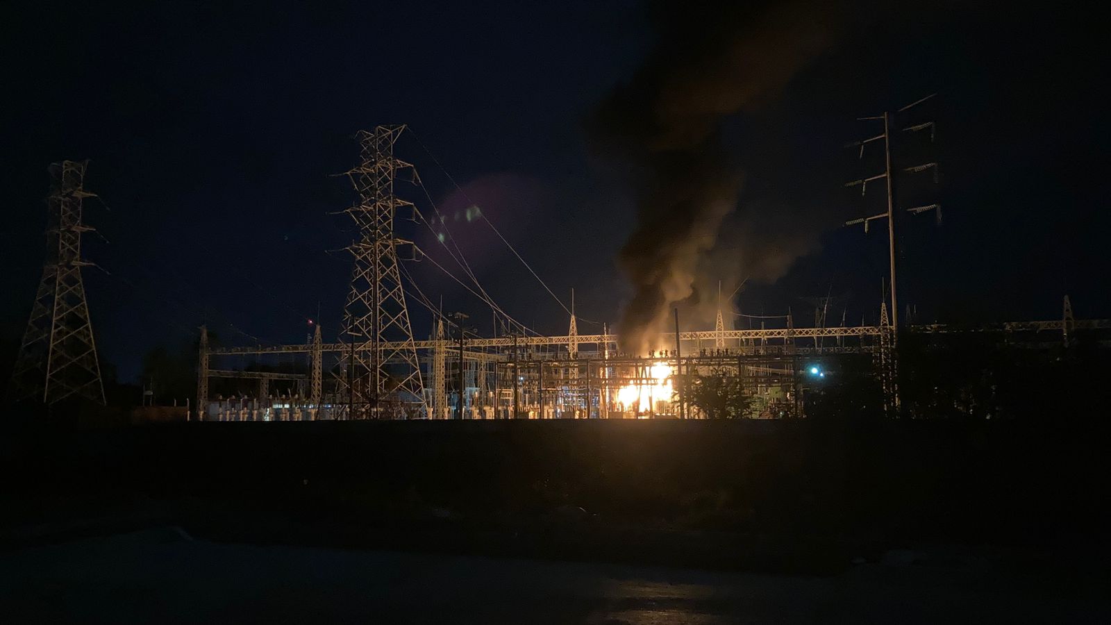 Incendio en Subestación de CFE en Acapulco alerta a colonos aledaños a Plaza Sendero