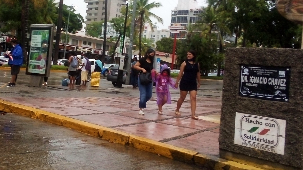 Desarrollo ciclónico se desplaza paralelamente a las costas de Guerrero y Oaxaca: Conagua