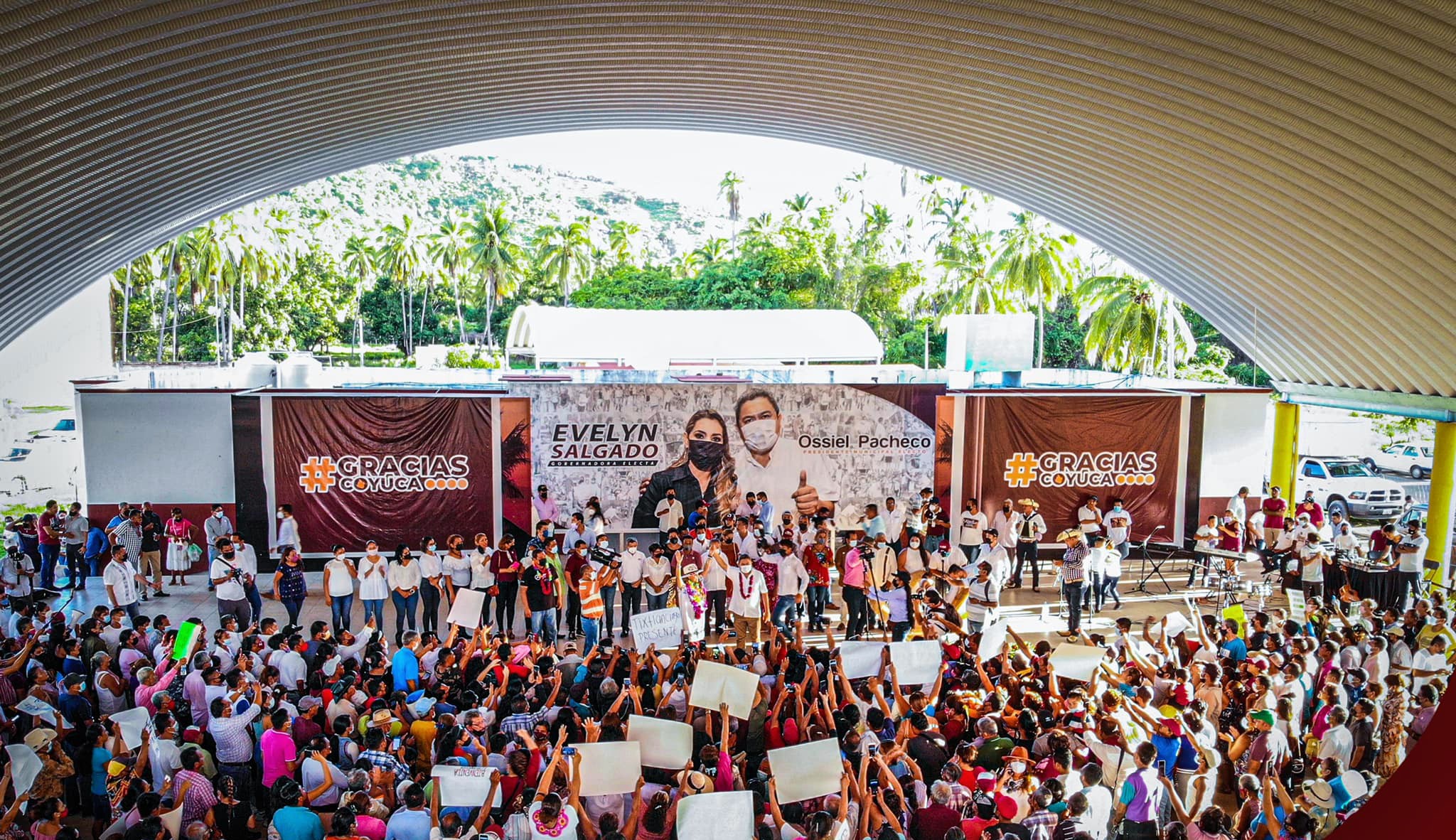 Turismo, agua potable y saneamiento del río de Coyuca de Benítez, pide Ossiel Pacheco a Evelyn