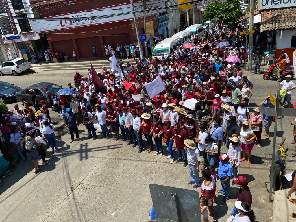 #FOTOS: Recorrido en la cabecera municipal de Coyuca de Benítez por Ossiel Pacheco Salas, candidato de Morena a la alcaldía