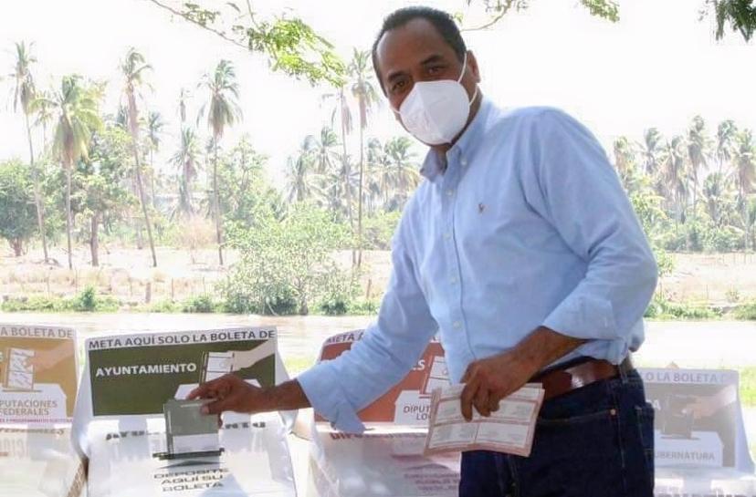 Reconoce Ramiro Ávila triunfo de Ossiel Pacheco por la alcaldía de Coyuca de Benítez