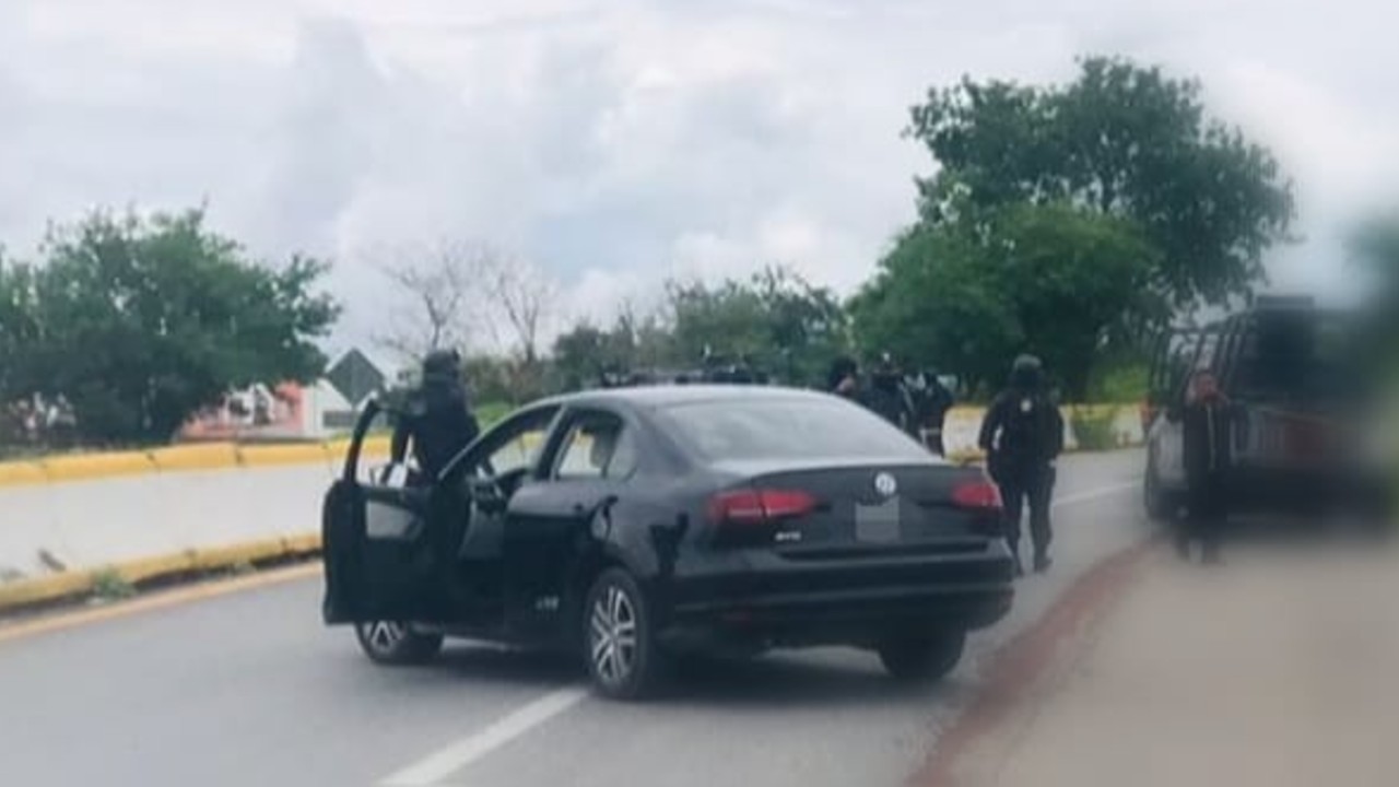 En enfrentamiento con policías estatales, cinco civiles mueren en Iguala