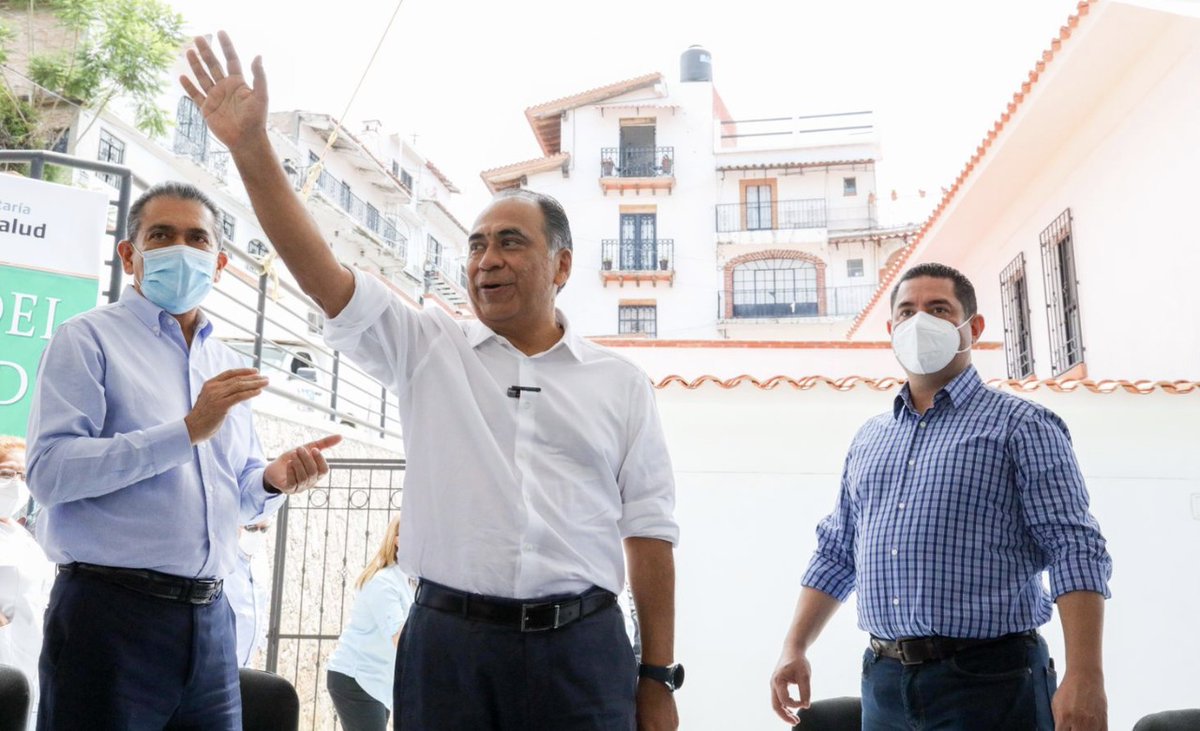 Por paro laboral en el Congreso de Guerrero, Astudillo suspende su informe en la explanada del recinto legislativo