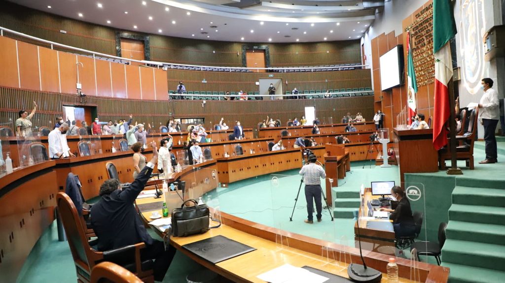 Aprueba Congreso castigar a servidores públicos que accedan con ventaja a tratamientos, vacunas e insumos médicos