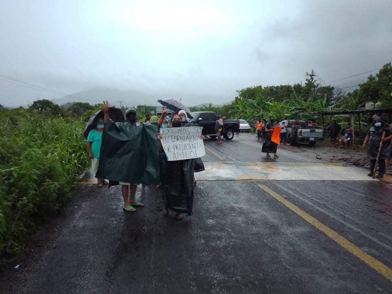 Colonos de Papanoa acusan que diputados de Morena les negaron llevar a pleno tema de regularización de sus terrenos
