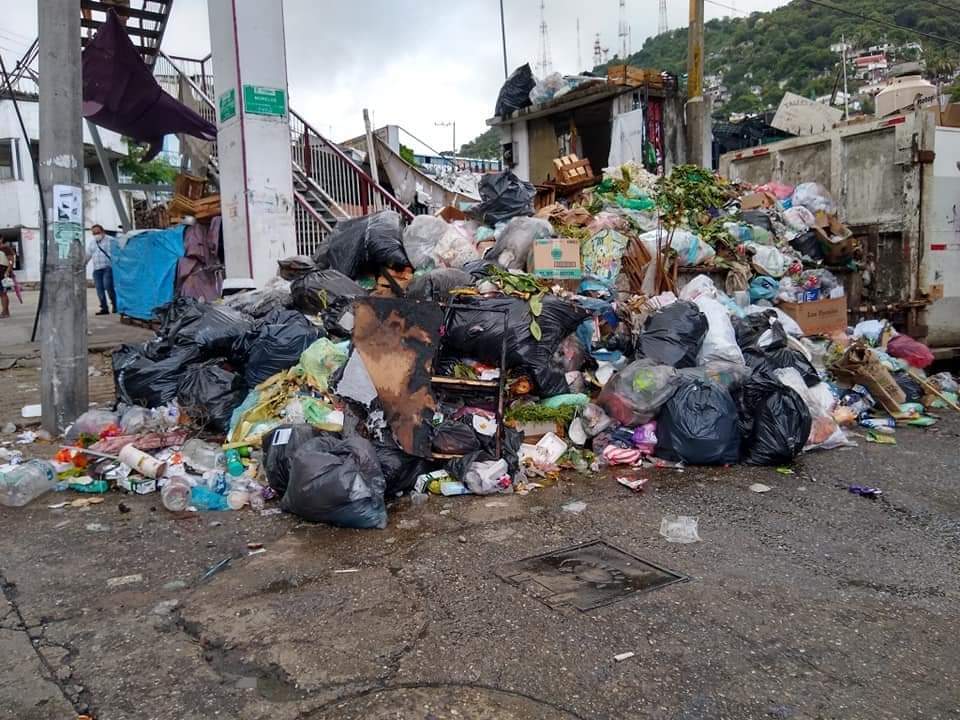 Secetaría de Salud Guerrero «tira» desechos en puntos negros en Acapulco, revela alcaldesa