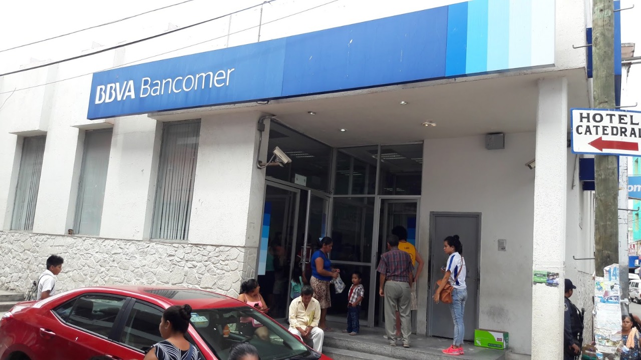 Tecpan de Galeana: quincena y usuarios encuentran cajeros de BBVA descompuestos y sin efectivo