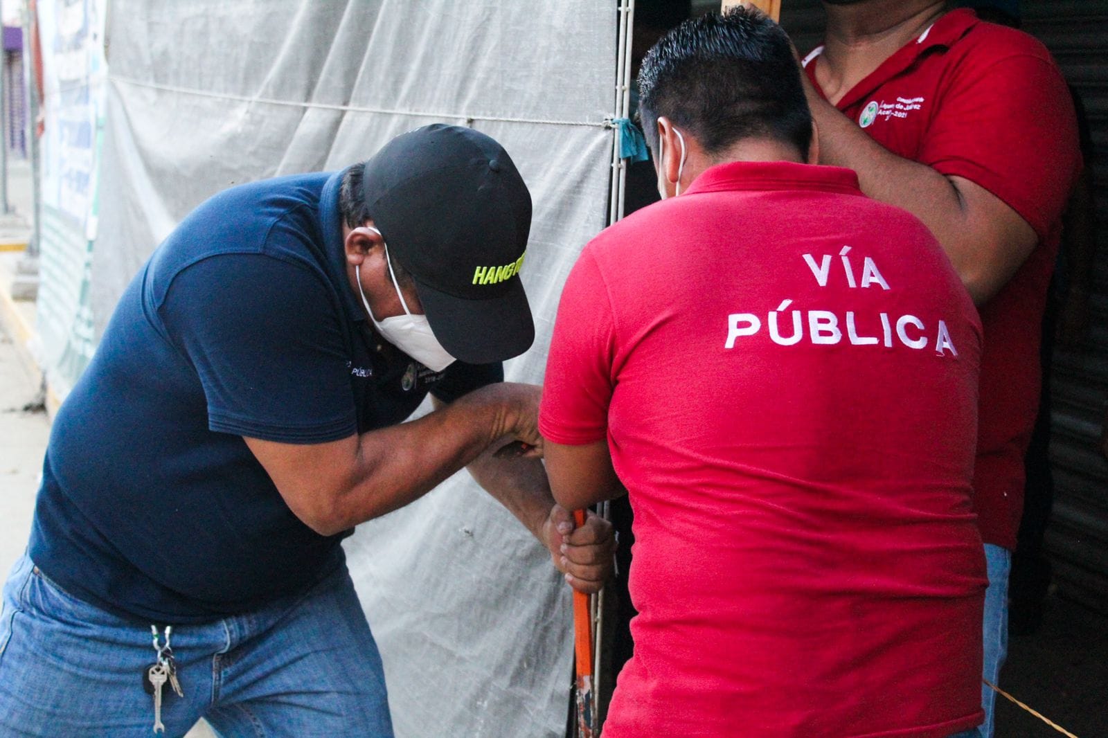 Retira Vía Pública 60 puestos informales en la avenida Cuauhtémoc