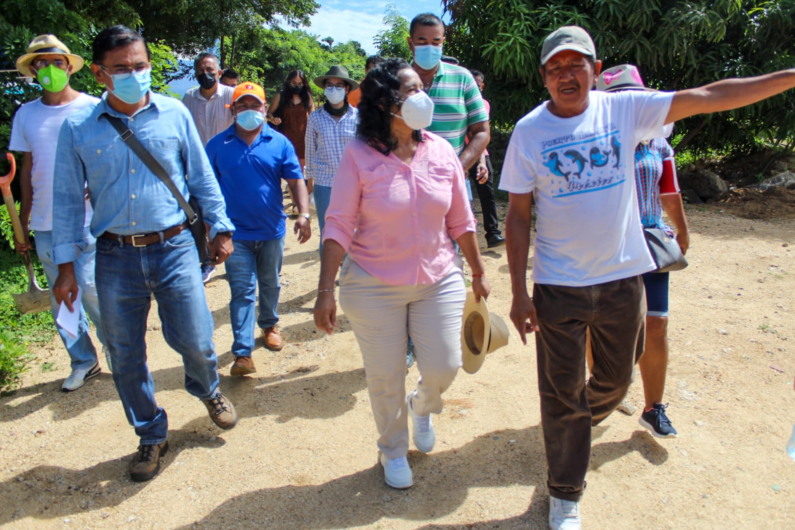 Recorre Abelina López la zona poniente de Acapulco