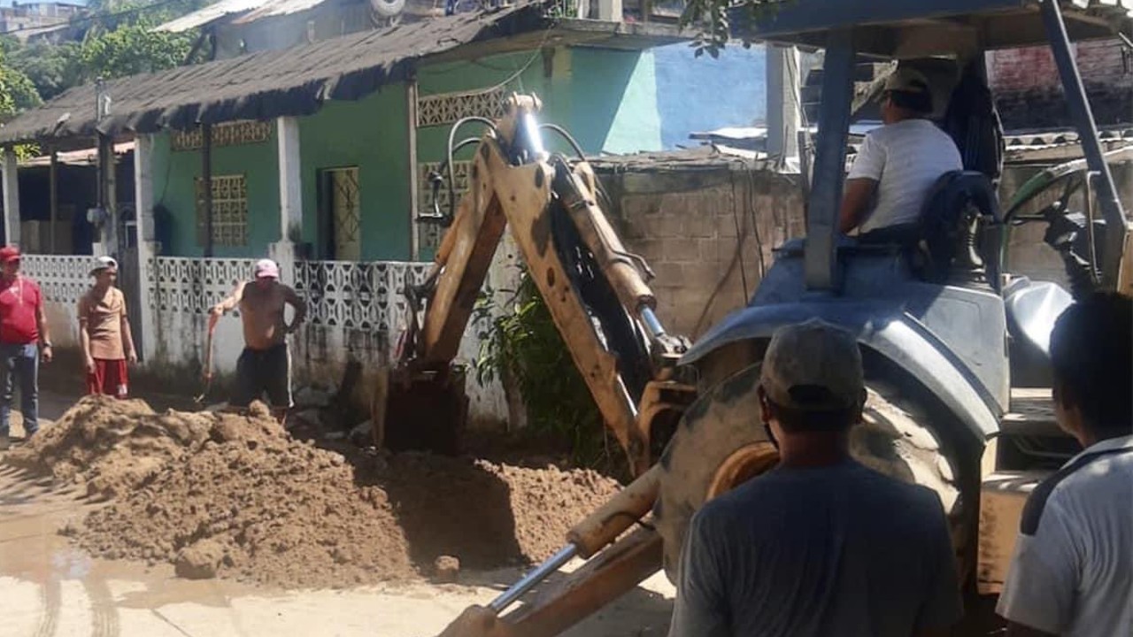 Restablecen servicio de agua potable en Coyuca de Benítez…pero solo en algunas colonias