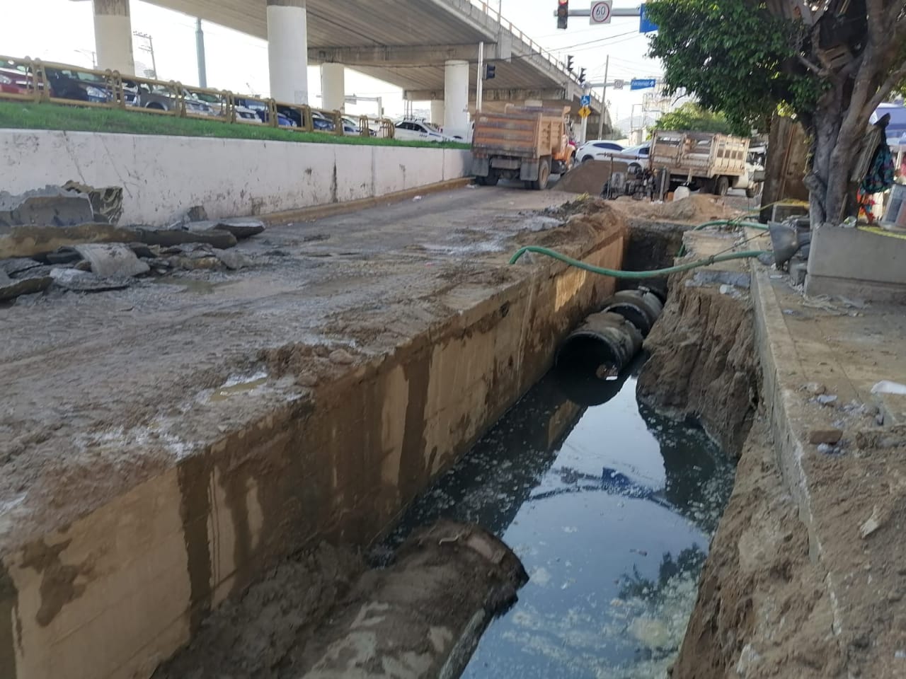Concluye reparación de tubo de 40 pulgadas por fuga de drenaje