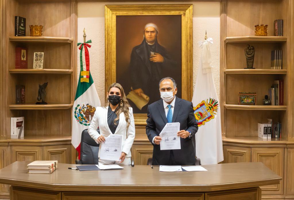 Héctor Astudillo y Evelyn Salgado firman la formal Entrega-Recepción