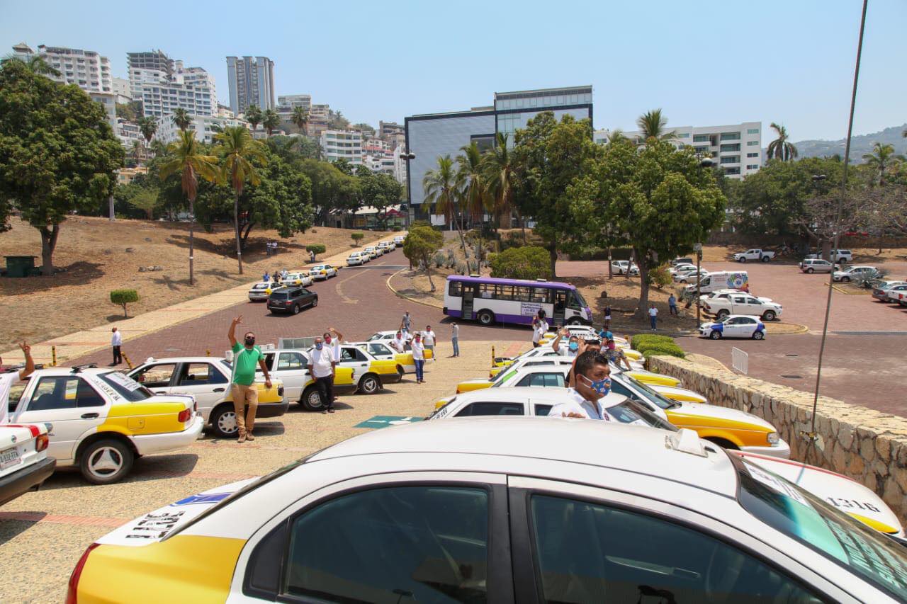 Acusan que taxistas amarillos de Ciudad Renacimiento aumentan tarifa en la noche sin regulación de la Comisión Técnica de Transporte y Vialidad de Guerrero