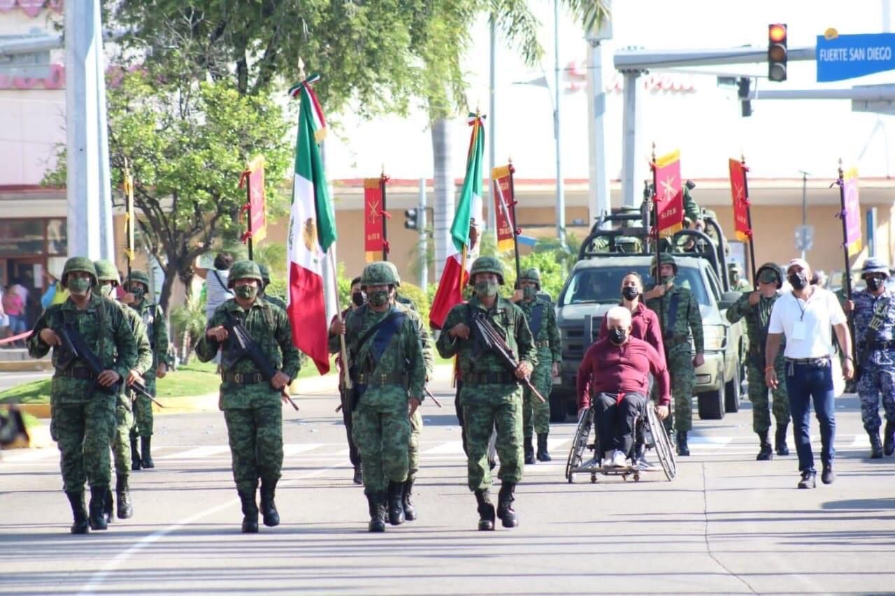 Preside Evelyn Salgado con Abelina López el desfile conmemorativo al 111 Aniversario de la Revolución Mexicana