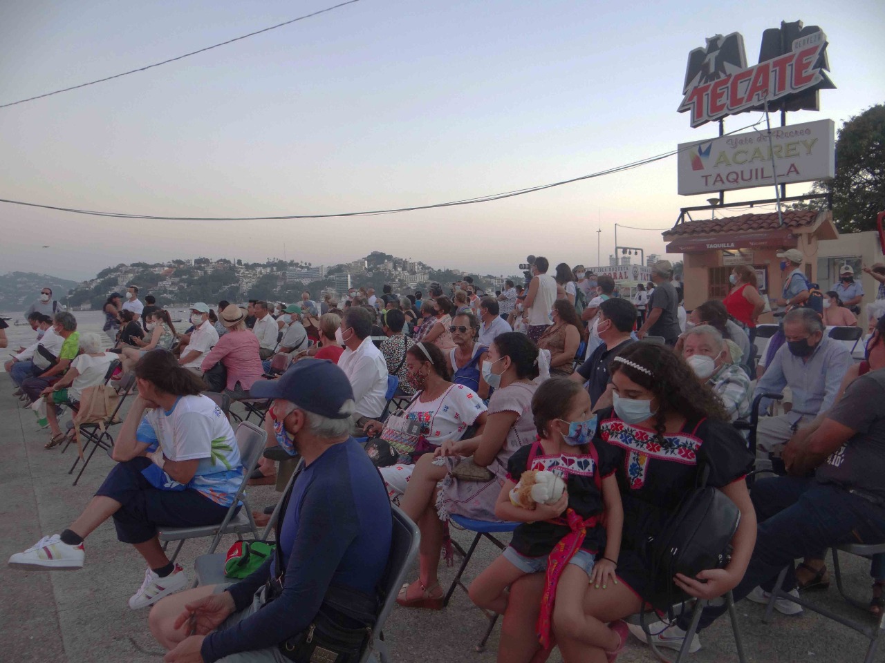 Turistas y porteños celebran 500 años de descubrimiento de la bahía de Acapulco