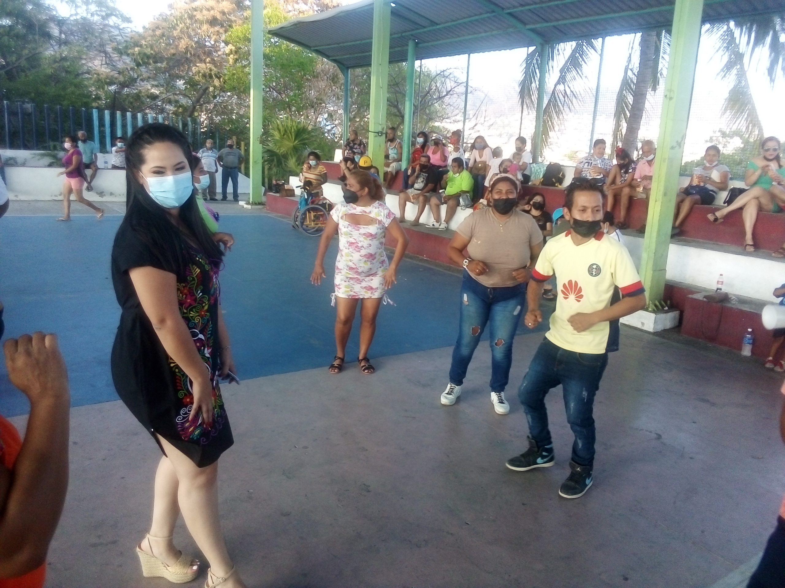 Con música y bailables típicos, legisladora guerrerense le apuesta a la reconstrucción del tejido social en Acapulco