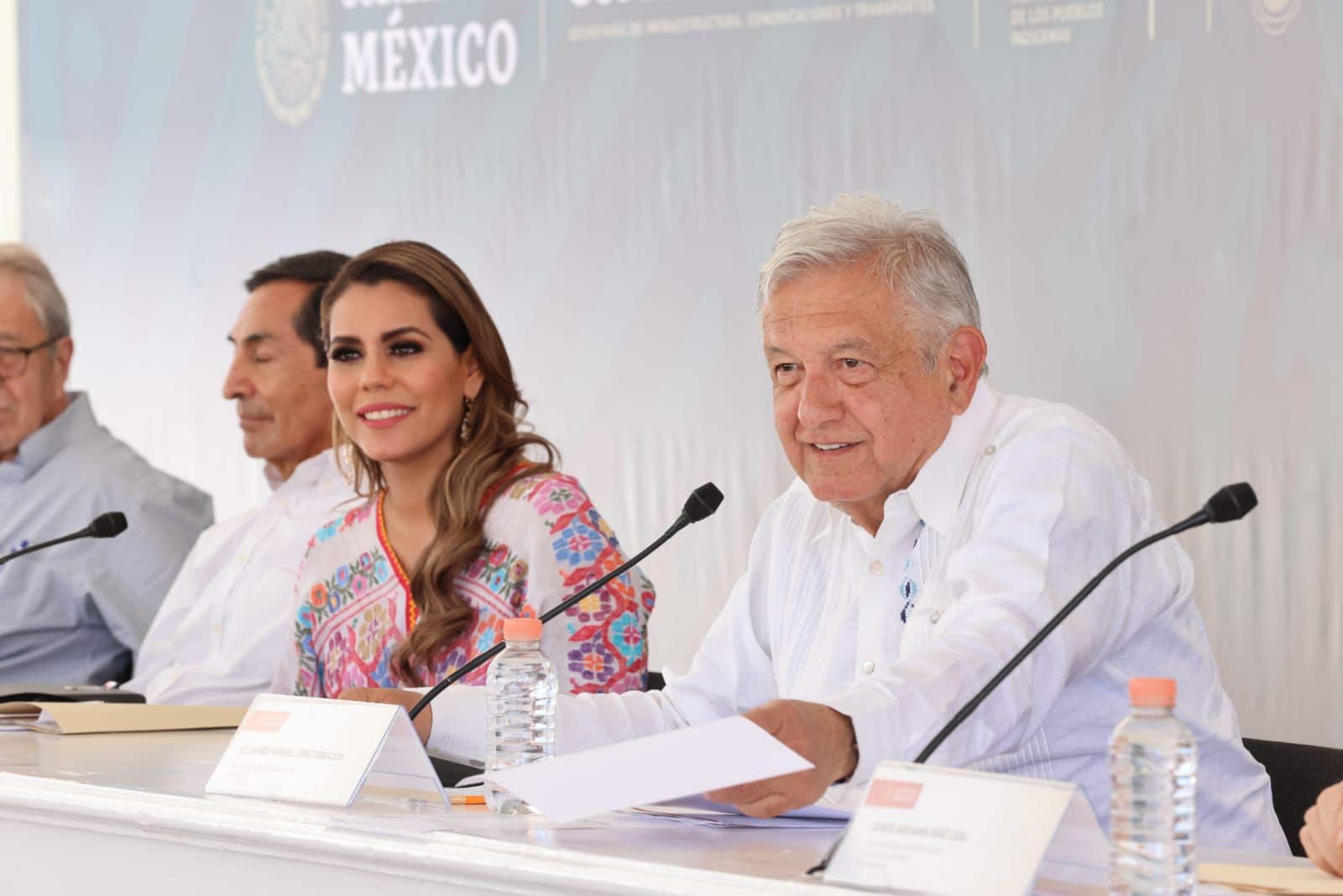 AMLO, Guerrero, la historia, los medios de comunicación, los conservadores, el calor y la pasión