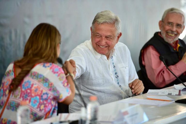 Reunion_con_autoridades_12.25.39