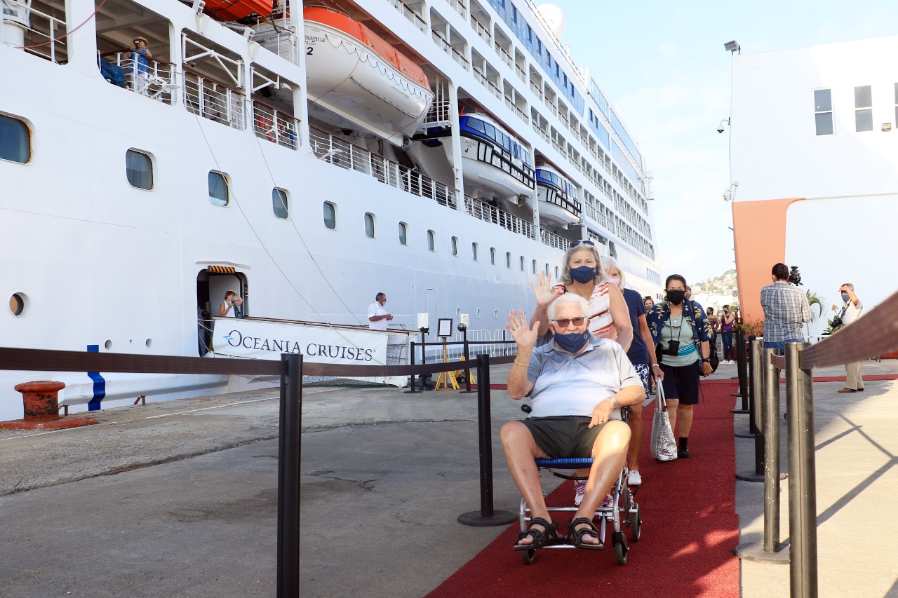 Crucero MS Insignia visitó Acapulco con 750 pasajeros y tripulantes