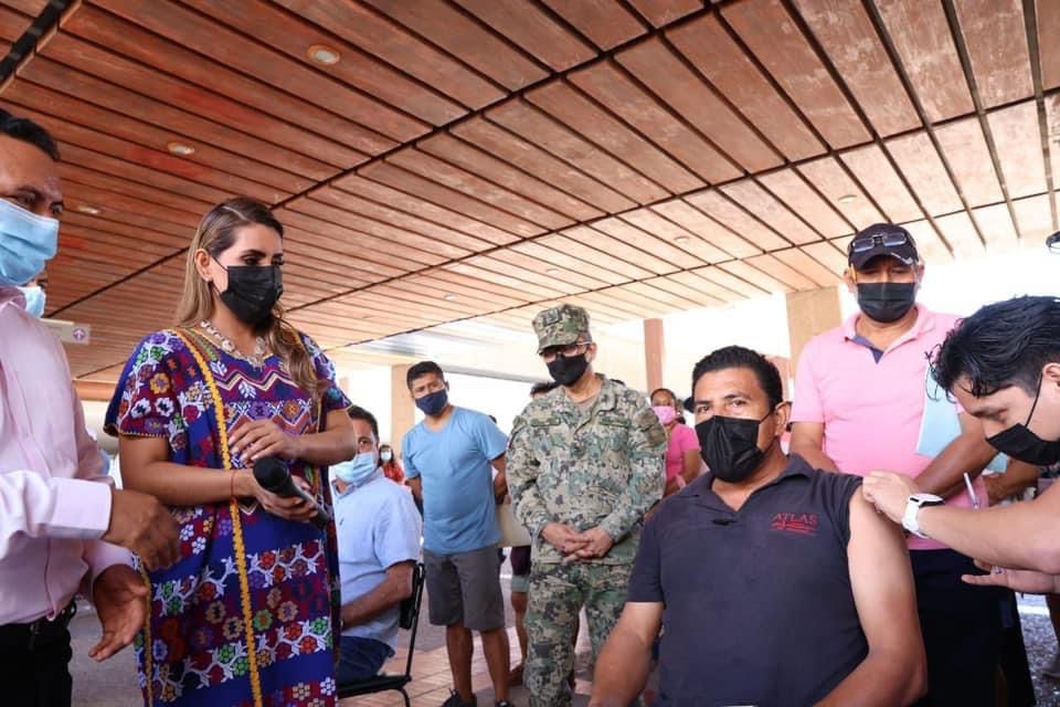 Aplican más de 15 mil dosis contra Covid-19 en Acapulco
