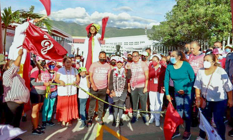 Encabeza Evelyn Salgado 1era caminata familiar para conmemorar la lucha contra la mortalidad materna en Guerrero