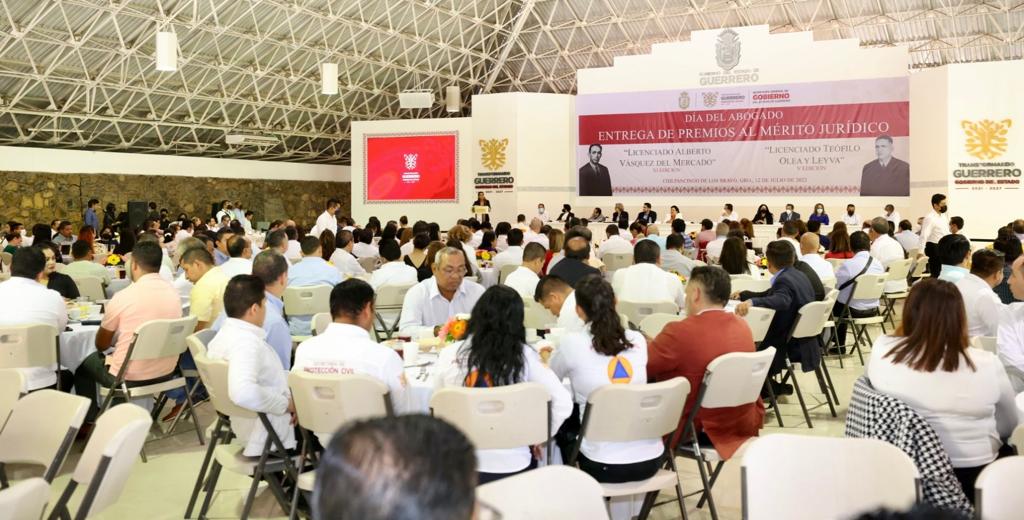 Conmemora Evelyn Salgado «Día de las y los Abogados» en Guerrero