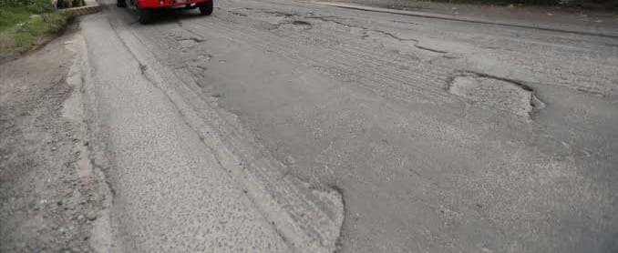 Tecpan de Galeana: Conductores piden a la SCT atender baches