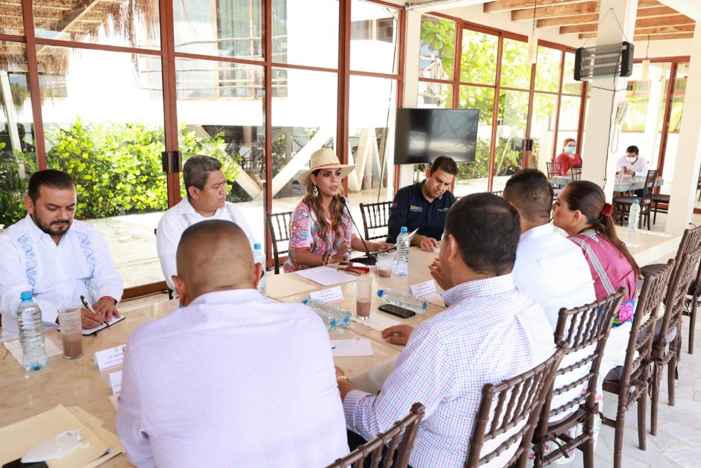 Aborda Evelyn Salgado tema de seguridad con alcaldesas y alcaldes de la Costa Grande