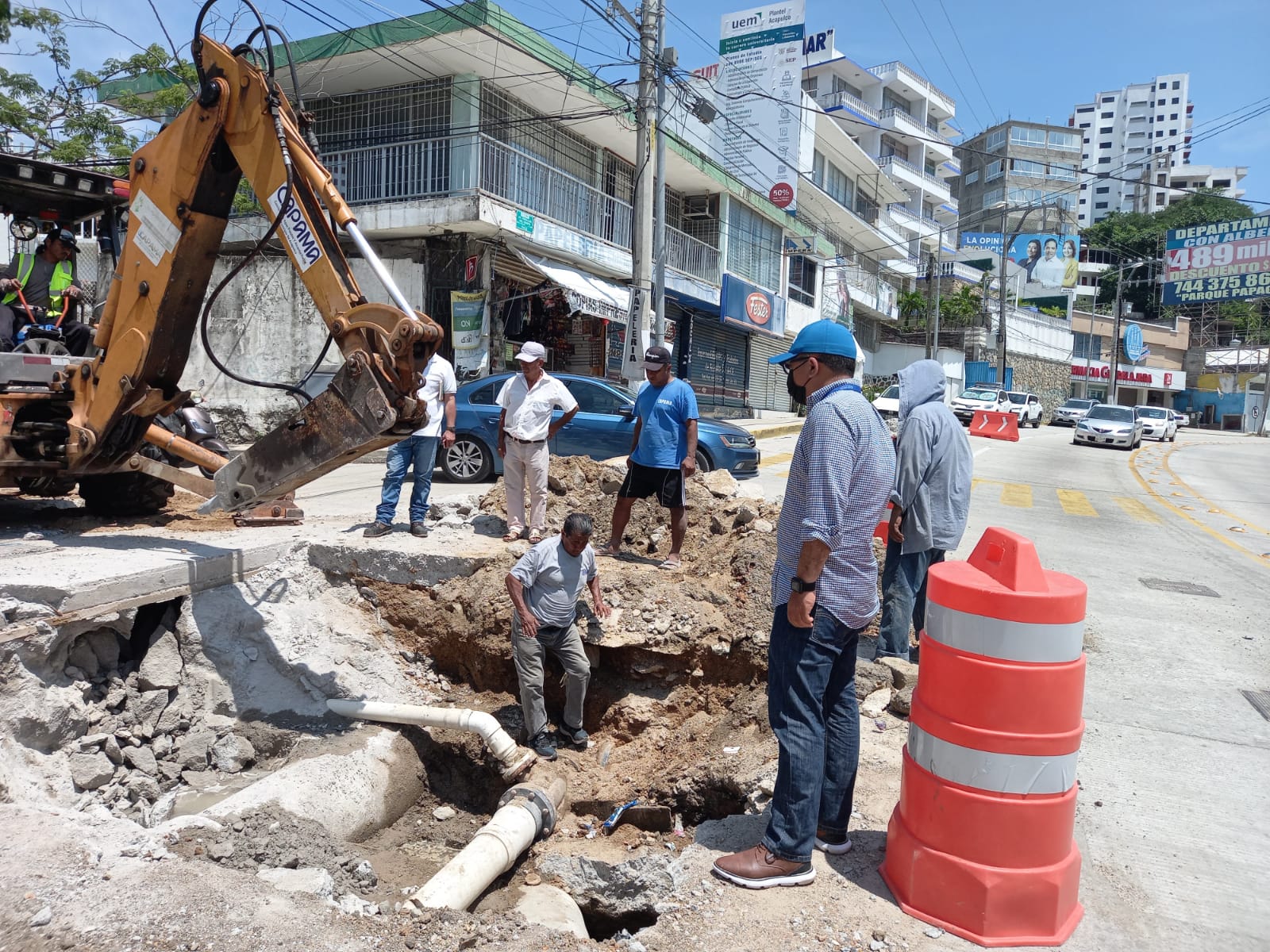 Acapulco: al 70% de avance trabajos de reparación en fuga de la avenida Farallón