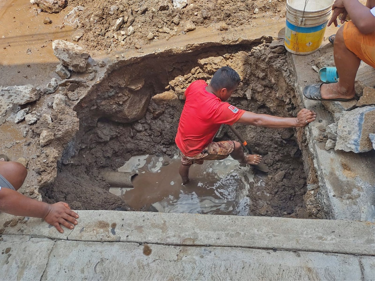 Repara la Capama más de 30 fugas de agua potable y drenaje durante el fin de semana