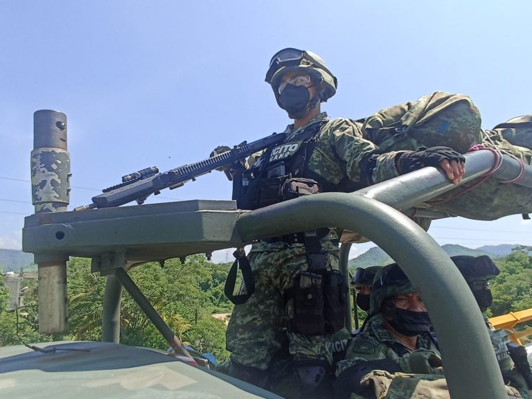 refuezos militares acapulco-III