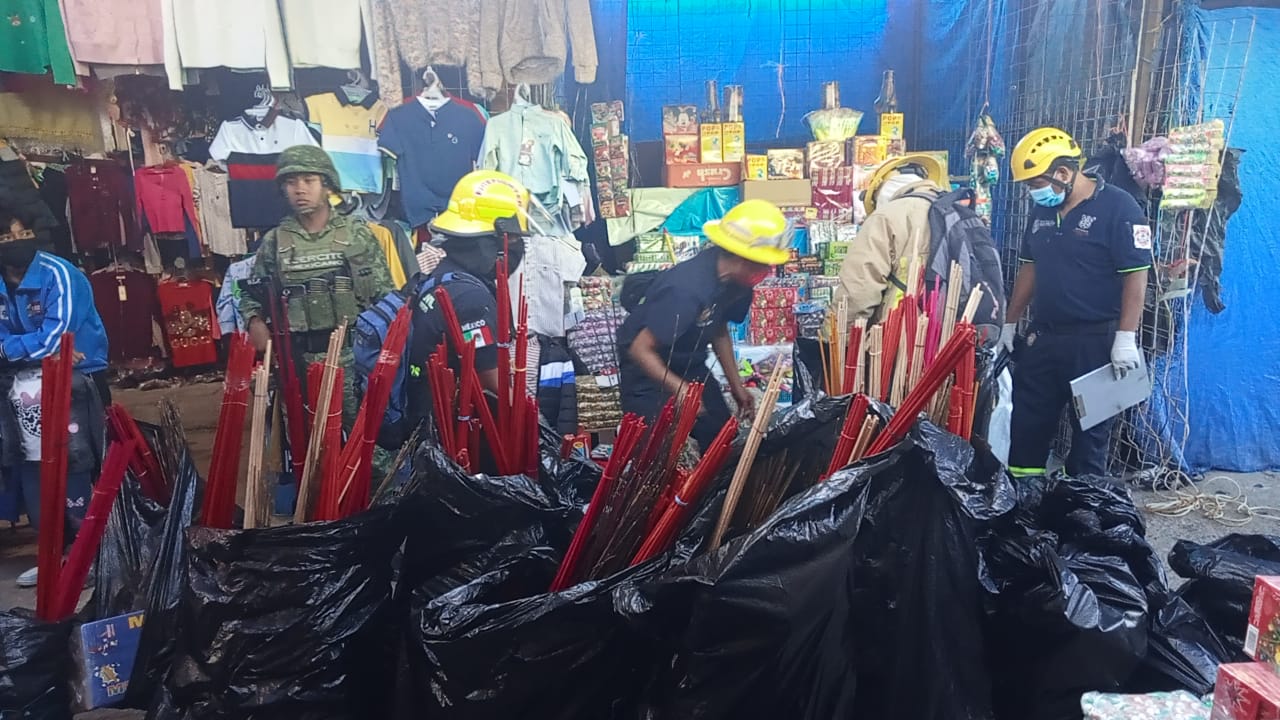 Decomisan 500 kilos de material pirotécnico en el mercado de Chilapa