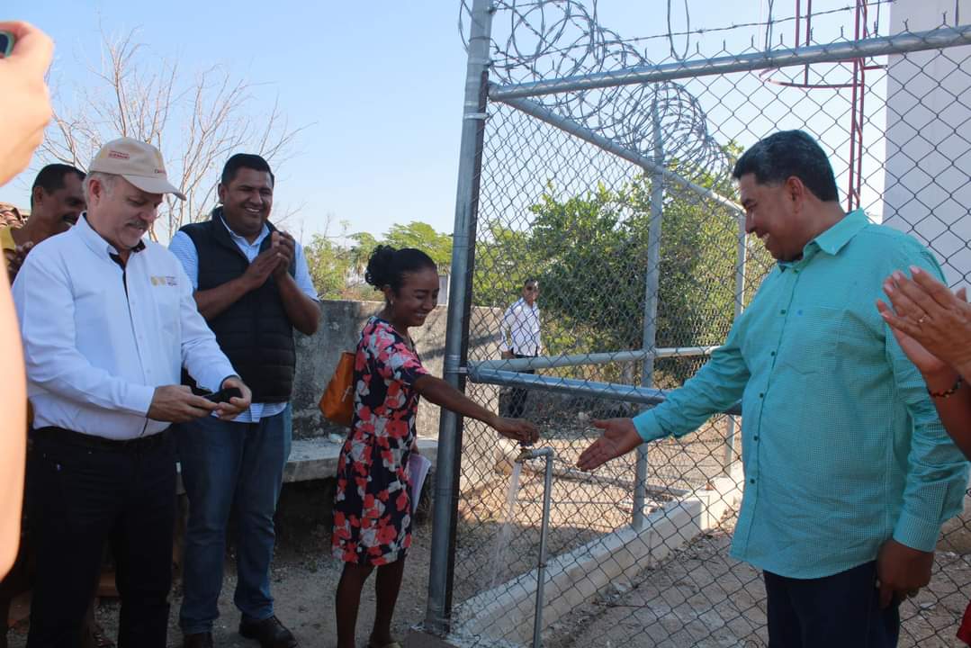 Entrega CAPASEG obras de agua potable en Chacalapa del Pacífico, San Marcos