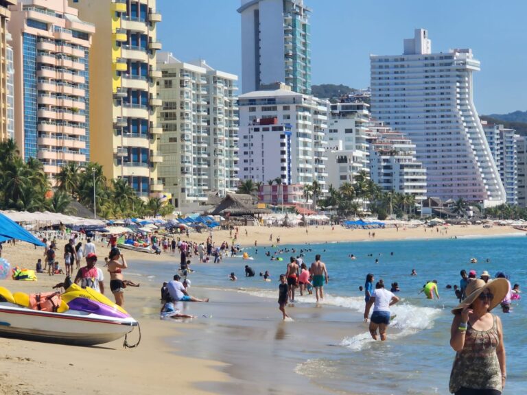 Celebran visitantes y residentes la Navidad en la Villa Navideña (2)