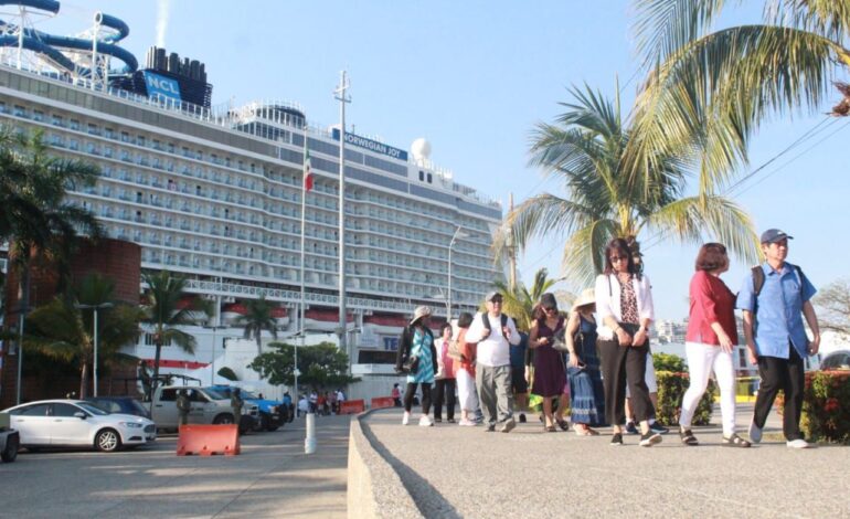 Llega séptimo crucero de la temporada al puerto de Acapulco