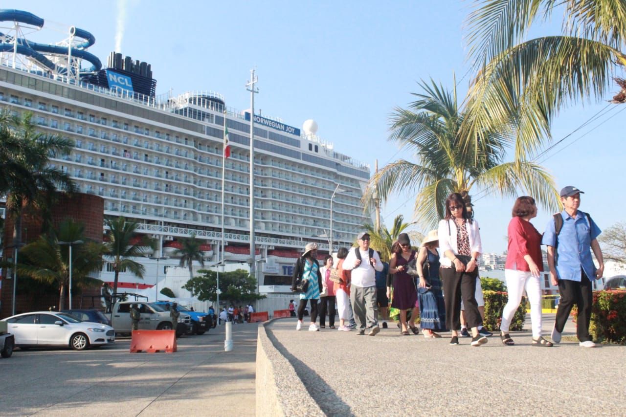 Llega séptimo crucero de la temporada al puerto de Acapulco