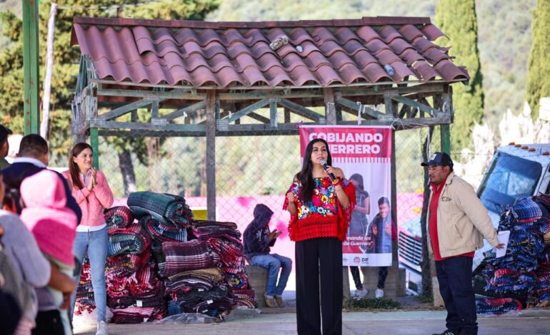Entrega Liz Salgado artículos del programa “Cobijando Guerrero” a familias de la Sierra