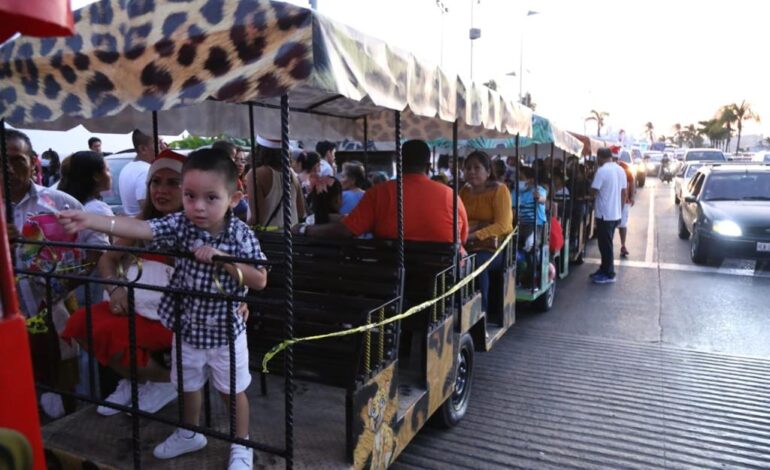 Trenecito del Parque Papagayo vuelve a recorrer la Costera para llevar la magia de la Navidad