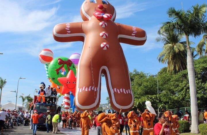 Desactivan autoridades semáforos por desfile de globos gigantes