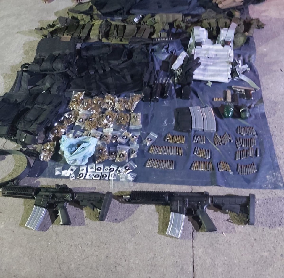 Asegura Policía Estatal y autoriades armamento, granadas y presunta droga en el municipio de Zihuatanejo